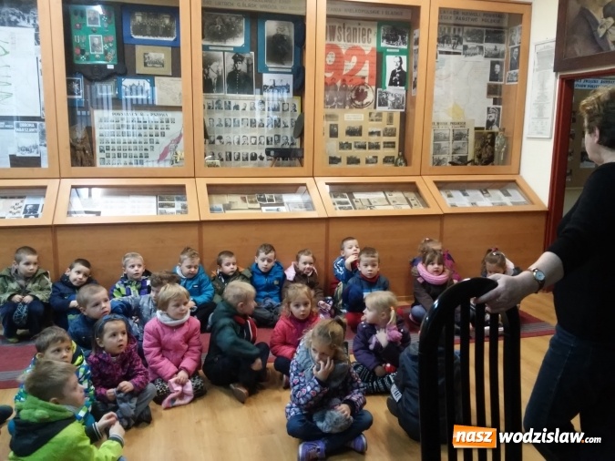 Zdjęcie w galerii na portalu naszwodzislaw.com: Przedszkolaki z Pszowa na małej lekcji historii  wiadomości z regionu