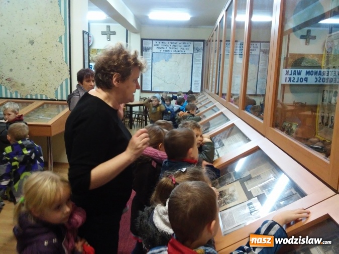 Zdjęcie w galerii na portalu naszwodzislaw.com: Przedszkolaki z Pszowa na małej lekcji historii  wiadomości z regionu