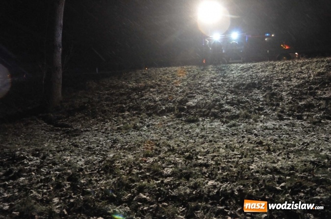 Zdjęcie w galerii na portalu naszwodzislaw.com: Mitsubishi zjechało ze skarpy w Brzeziu. Kierowca w szpitalu wiadomości z regionu