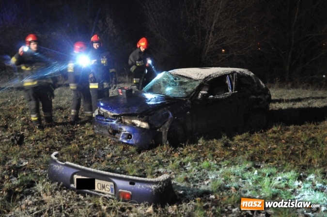 Zdjęcie w galerii na portalu naszwodzislaw.com: Mitsubishi zjechało ze skarpy w Brzeziu. Kierowca w szpitalu wiadomości z regionu