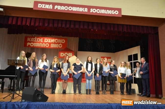 Zdjęcie w galerii na portalu naszwodzislaw.com: Święto pracowników socjalnych połączone z promocją rodzicielstwa zastępczego  wiadomości z regionu