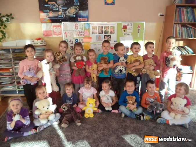 Zdjęcie w galerii na portalu naszwodzislaw.com: Obchody Światowego Dnia Pluszowego Misia w przedszkolu nr 2 w Pszowie wiadomości z regionu