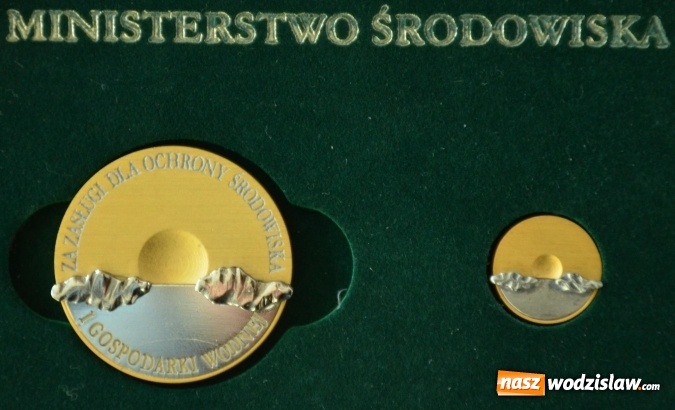 Zdjęcie w galerii na portalu naszwodzislaw.com: Odznaka Honorowa Ministra Środowiska dla Prezesa WFOŚiGW w Katowicach  wiadomości z regionu