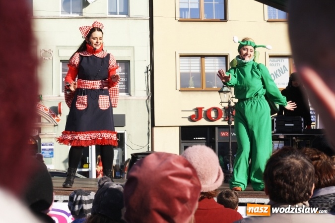 Zdjęcie w galerii na portalu naszwodzislaw.com: Tradycji stało się zadość, na wodzisławskim rynku pojawił się Mikołaj wiadomości z regionu