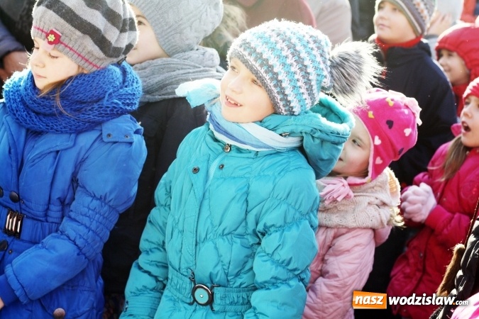 Zdjęcie w galerii na portalu naszwodzislaw.com: Tradycji stało się zadość, na wodzisławskim rynku pojawił się Mikołaj wiadomości z regionu