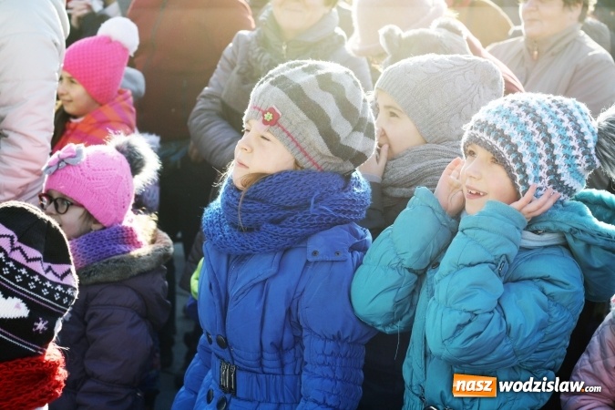 Zdjęcie w galerii na portalu naszwodzislaw.com: Tradycji stało się zadość, na wodzisławskim rynku pojawił się Mikołaj wiadomości z regionu