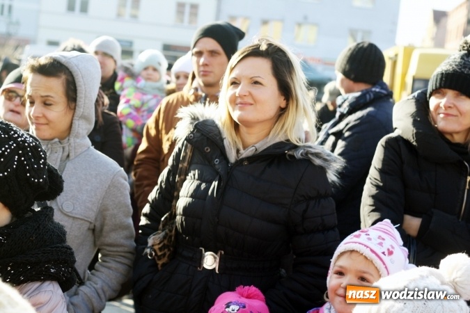 Zdjęcie w galerii na portalu naszwodzislaw.com: Tradycji stało się zadość, na wodzisławskim rynku pojawił się Mikołaj wiadomości z regionu