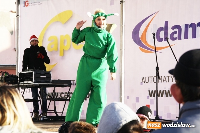 Zdjęcie w galerii na portalu naszwodzislaw.com: Tradycji stało się zadość, na wodzisławskim rynku pojawił się Mikołaj wiadomości z regionu