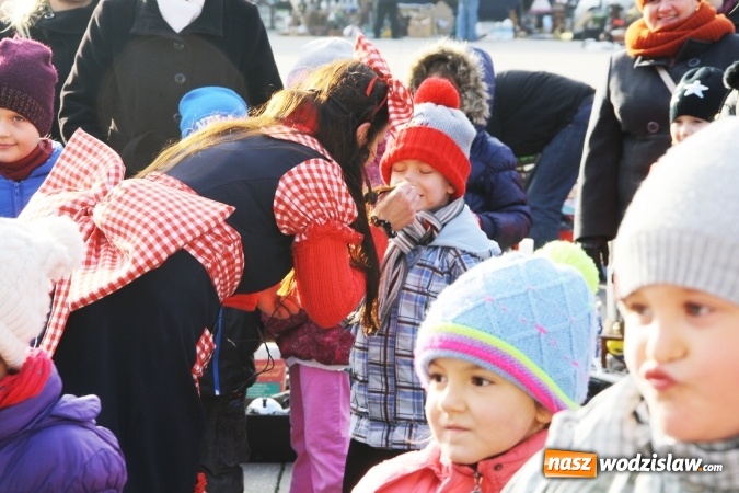 Zdjęcie w galerii na portalu naszwodzislaw.com: Tradycji stało się zadość, na wodzisławskim rynku pojawił się Mikołaj wiadomości z regionu