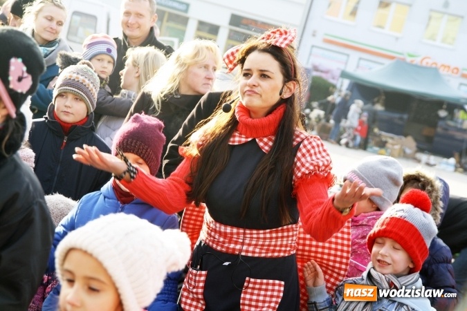 Zdjęcie w galerii na portalu naszwodzislaw.com: Tradycji stało się zadość, na wodzisławskim rynku pojawił się Mikołaj wiadomości z regionu