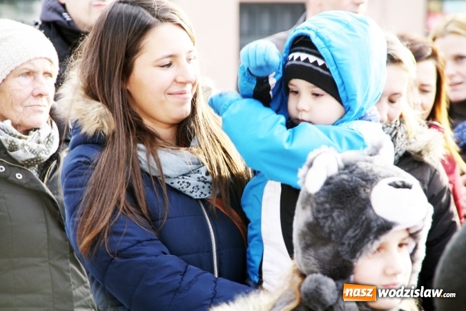 Zdjęcie w galerii na portalu naszwodzislaw.com: Tradycji stało się zadość, na wodzisławskim rynku pojawił się Mikołaj wiadomości z regionu