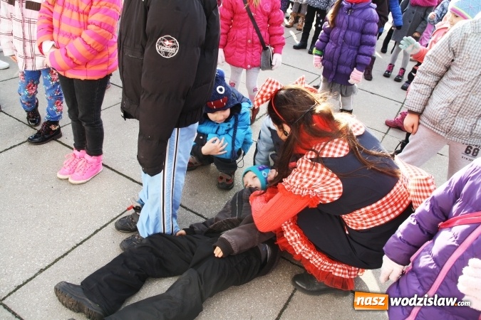 Zdjęcie w galerii na portalu naszwodzislaw.com: Tradycji stało się zadość, na wodzisławskim rynku pojawił się Mikołaj wiadomości z regionu