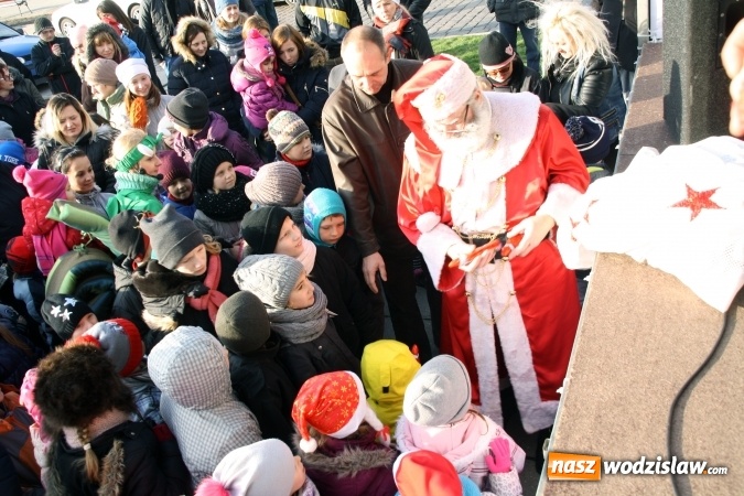 Zdjęcie w galerii na portalu naszwodzislaw.com: Tradycji stało się zadość, na wodzisławskim rynku pojawił się Mikołaj wiadomości z regionu