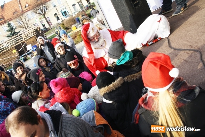 Zdjęcie w galerii na portalu naszwodzislaw.com: Tradycji stało się zadość, na wodzisławskim rynku pojawił się Mikołaj wiadomości z regionu