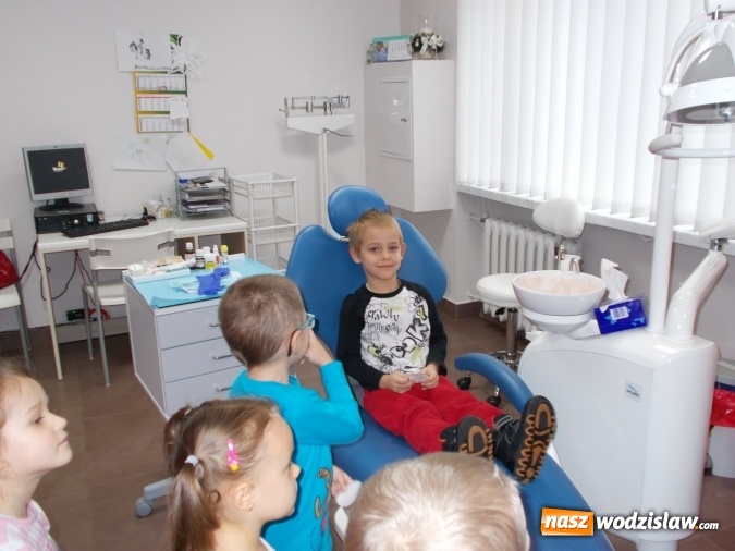 Zdjęcie w galerii na portalu naszwodzislaw.com: Przedszkolaki zawitały do gabinetu stomatologicznego wiadomości z regionu