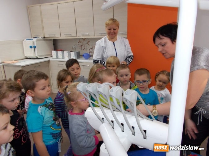 Zdjęcie w galerii na portalu naszwodzislaw.com: Przedszkolaki zawitały do gabinetu stomatologicznego wiadomości z regionu