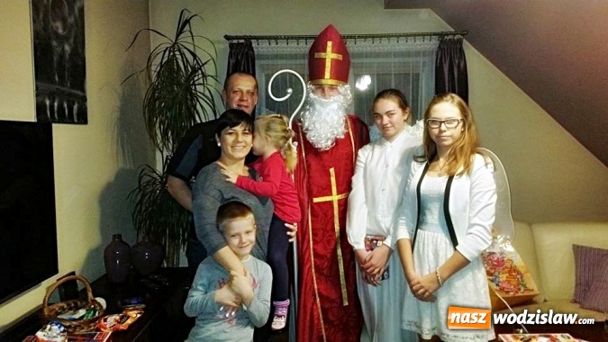 Zdjęcie w galerii na portalu naszwodzislaw.com: Święty Mikołaj zawitał do kokoszyckich domów  wiadomości z regionu