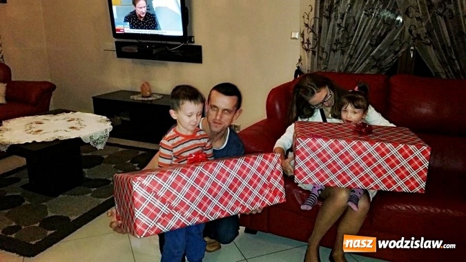 Zdjęcie w galerii na portalu naszwodzislaw.com: Święty Mikołaj zawitał do kokoszyckich domów  wiadomości z regionu