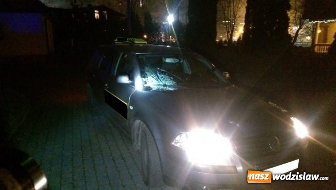 Zdjęcie w galerii na portalu naszwodzislaw.com: Radlin: Nietrzeźwy mężczyzna wtargnął na jezdnię tuż przed nadjeżdżający samochód  wiadomości z regionu