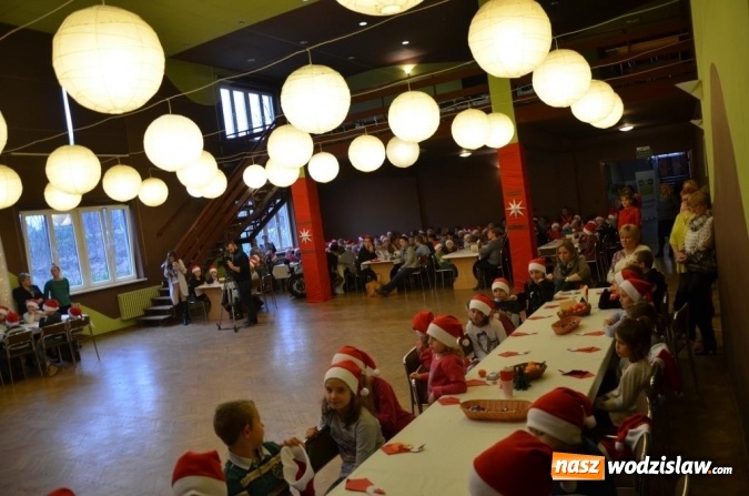 Zdjęcie w galerii na portalu naszwodzislaw.com: W Czyżowicach Mikołaj i jego pomocnicy spotkali się z dziećmi  wiadomości z regionu