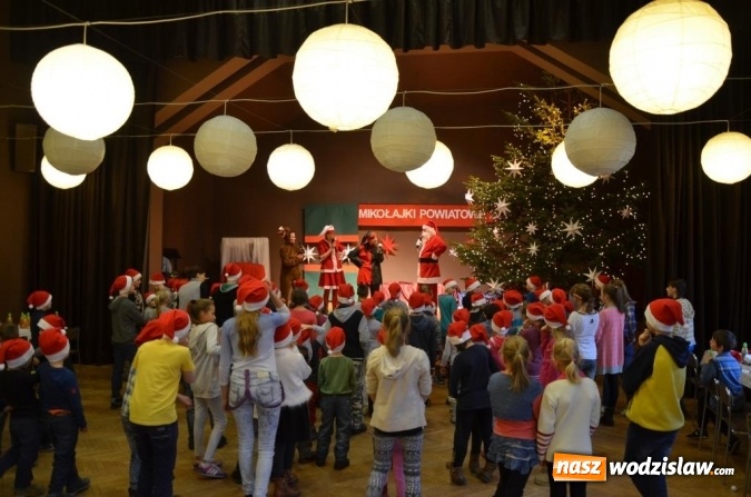 Zdjęcie w galerii na portalu naszwodzislaw.com: W Czyżowicach Mikołaj i jego pomocnicy spotkali się z dziećmi  wiadomości z regionu
