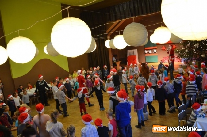 Zdjęcie w galerii na portalu naszwodzislaw.com: W Czyżowicach Mikołaj i jego pomocnicy spotkali się z dziećmi  wiadomości z regionu