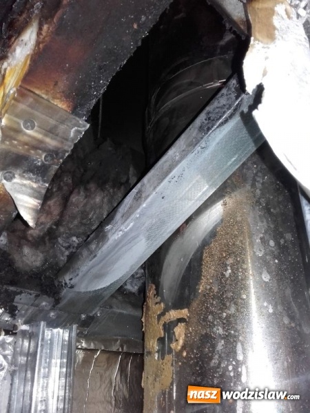 Zdjęcie w galerii na portalu naszwodzislaw.com: Pożar w Gołkowicach. Palił się dach budynku jednorodzinnego  wiadomości z regionu