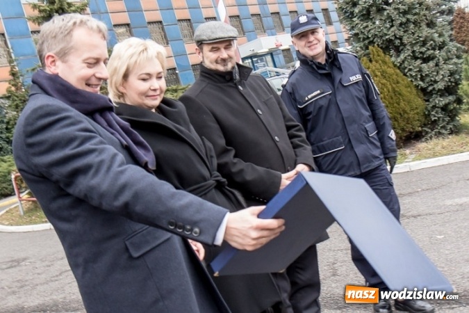 Zdjęcie w galerii na portalu naszwodzislaw.com: Śląska Policja ma 26 nowych radiowozów. Jeden trafił do wodzisławskiej placówki  wiadomości z regionu