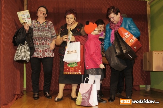 Zdjęcie w galerii na portalu naszwodzislaw.com: Wzruszające przedstawienie teatru 