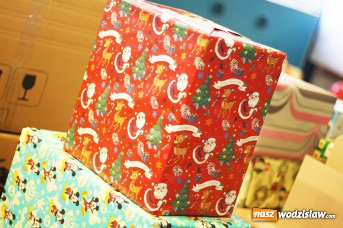 Zdjęcie w galerii na portalu naszwodzislaw.com: Finał Szlachetnej Paczki. W tym roku pomoc otrzymało 70 rodzin z powiatu wodzisławskiego wiadomości z regionu