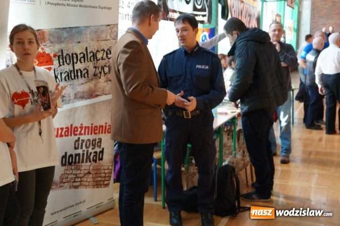 Zdjęcie w galerii na portalu naszwodzislaw.com: Dopalacze kradną życie! Wodzisławska policja apeluje: Uzależnij się, ale od sportu wiadomości z regionu