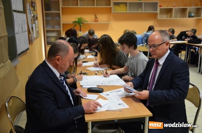 Zdjęcie w galerii na portalu naszwodzislaw.com: Młodzież z Tischnera po raz czwarty broni praw człowieka  wiadomości z regionu