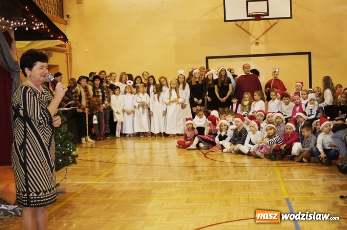 Zdjęcie w galerii na portalu naszwodzislaw.com: Rodzinne kolędowanie w Zespole Szkół w Mszanie  wiadomości z regionu