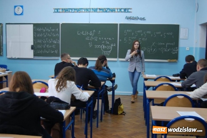 Zdjęcie w galerii na portalu naszwodzislaw.com: Ten dzień różnił się od pozostałych... Liceum im. Noblistów Polskich w Rydułtowach świętowało Dzień Patrona  wiadomości z regionu