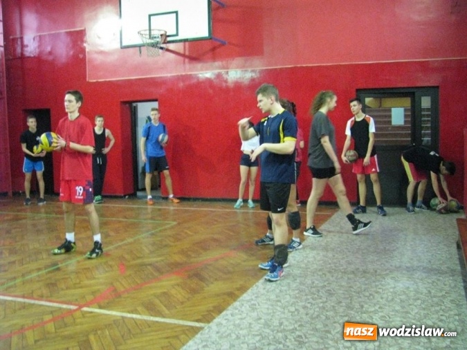 Zdjęcie w galerii na portalu naszwodzislaw.com: Ten dzień różnił się od pozostałych... Liceum im. Noblistów Polskich w Rydułtowach świętowało Dzień Patrona  wiadomości z regionu