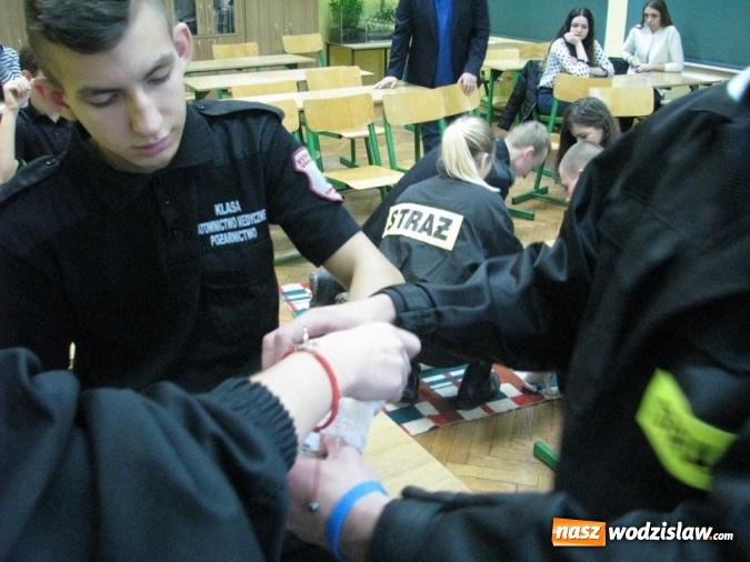 Zdjęcie w galerii na portalu naszwodzislaw.com: Ten dzień różnił się od pozostałych... Liceum im. Noblistów Polskich w Rydułtowach świętowało Dzień Patrona  wiadomości z regionu