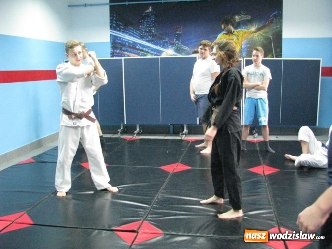 Zdjęcie w galerii na portalu naszwodzislaw.com: Ten dzień różnił się od pozostałych... Liceum im. Noblistów Polskich w Rydułtowach świętowało Dzień Patrona  wiadomości z regionu