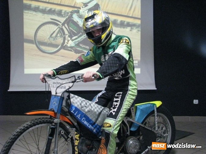 Zdjęcie w galerii na portalu naszwodzislaw.com: Ten dzień różnił się od pozostałych... Liceum im. Noblistów Polskich w Rydułtowach świętowało Dzień Patrona  wiadomości z regionu