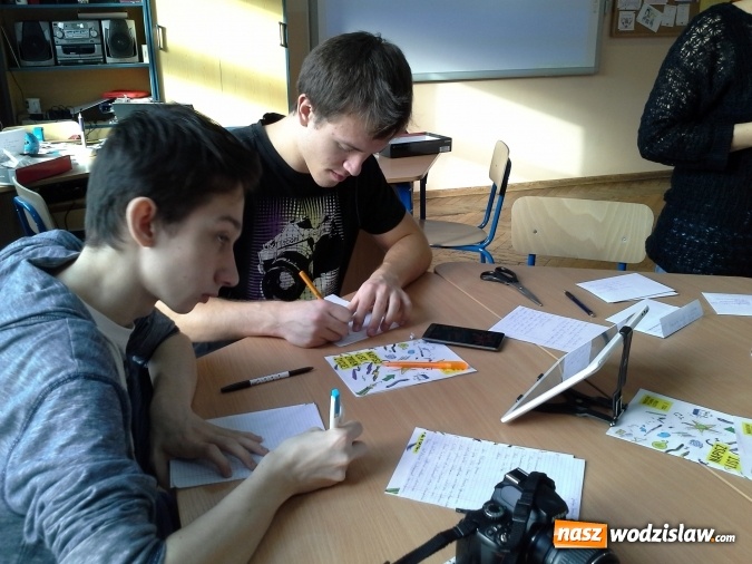 Zdjęcie w galerii na portalu naszwodzislaw.com: Finał Międzynarodowej akcji Amnesty International w LO im. Noblistów Polskich w Rydułtowach wiadomości z regionu