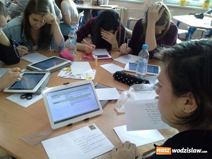 Zdjęcie w galerii na portalu naszwodzislaw.com: Finał Międzynarodowej akcji Amnesty International w LO im. Noblistów Polskich w Rydułtowach wiadomości z regionu