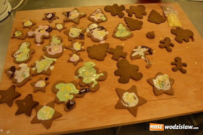 Zdjęcie w galerii na portalu naszwodzislaw.com: Razem zawsze się upiecze. W wodzisławskim Ekonomiku odbyły się ciekawe warsztaty  wiadomości z regionu