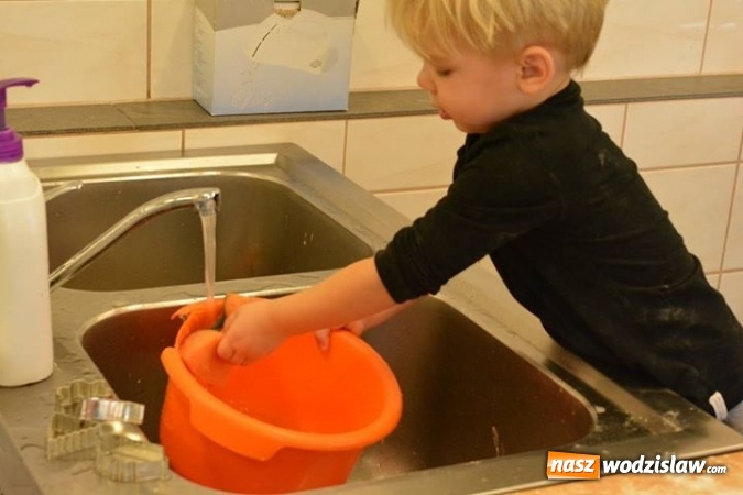 Zdjęcie w galerii na portalu naszwodzislaw.com: Razem zawsze się upiecze. W wodzisławskim Ekonomiku odbyły się ciekawe warsztaty  wiadomości z regionu