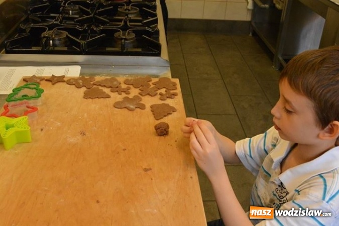 Zdjęcie w galerii na portalu naszwodzislaw.com: Razem zawsze się upiecze. W wodzisławskim Ekonomiku odbyły się ciekawe warsztaty  wiadomości z regionu