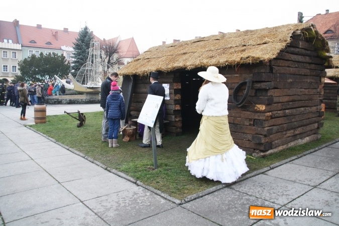 Zdjęcie w galerii na portalu naszwodzislaw.com: Na wodzisławskim rynku zapłonął ogień wiadomości z regionu