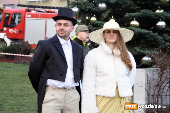 Zdjęcie w galerii na portalu naszwodzislaw.com: Na wodzisławskim rynku zapłonął ogień wiadomości z regionu