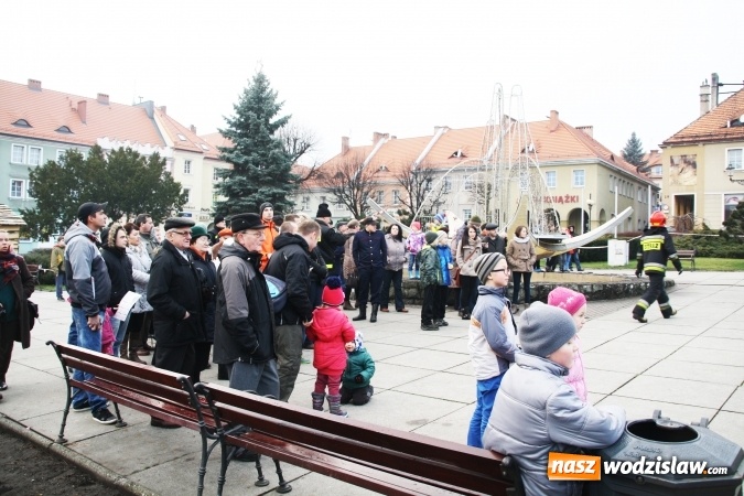 Zdjęcie w galerii na portalu naszwodzislaw.com: Na wodzisławskim rynku zapłonął ogień wiadomości z regionu