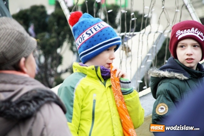 Zdjęcie w galerii na portalu naszwodzislaw.com: Na wodzisławskim rynku zapłonął ogień wiadomości z regionu