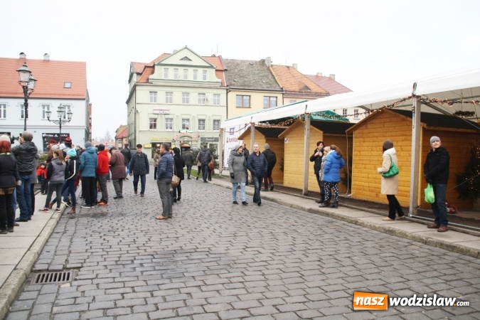 Zdjęcie w galerii na portalu naszwodzislaw.com: Na wodzisławskim rynku zapłonął ogień wiadomości z regionu