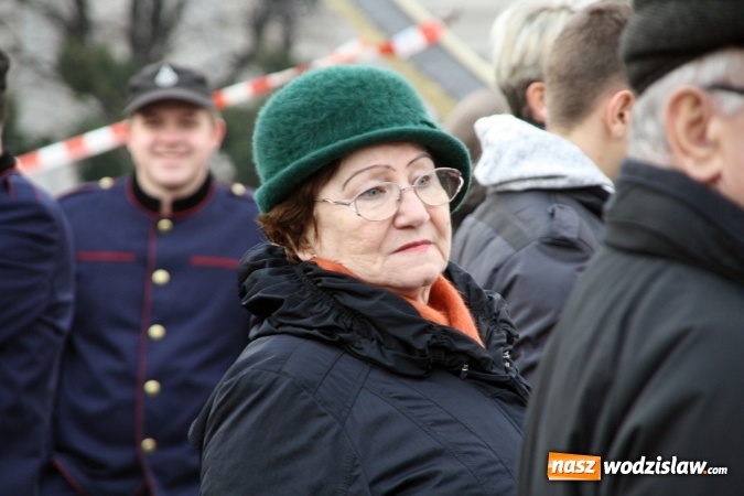 Zdjęcie w galerii na portalu naszwodzislaw.com: Na wodzisławskim rynku zapłonął ogień wiadomości z regionu