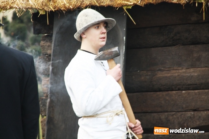 Zdjęcie w galerii na portalu naszwodzislaw.com: Na wodzisławskim rynku zapłonął ogień wiadomości z regionu